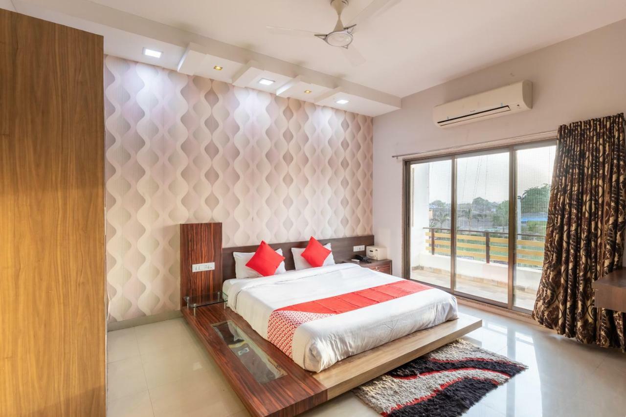 Oyo 42910 Hotel Rudra Palace Ratlam Room photo