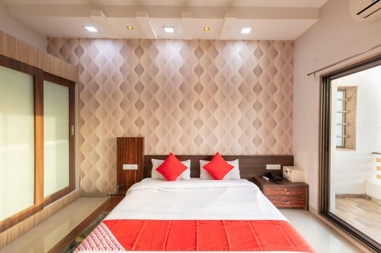 Oyo 42910 Hotel Rudra Palace Ratlam Room photo