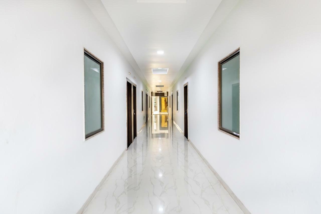 Oyo 42910 Hotel Rudra Palace Ratlam Exterior photo