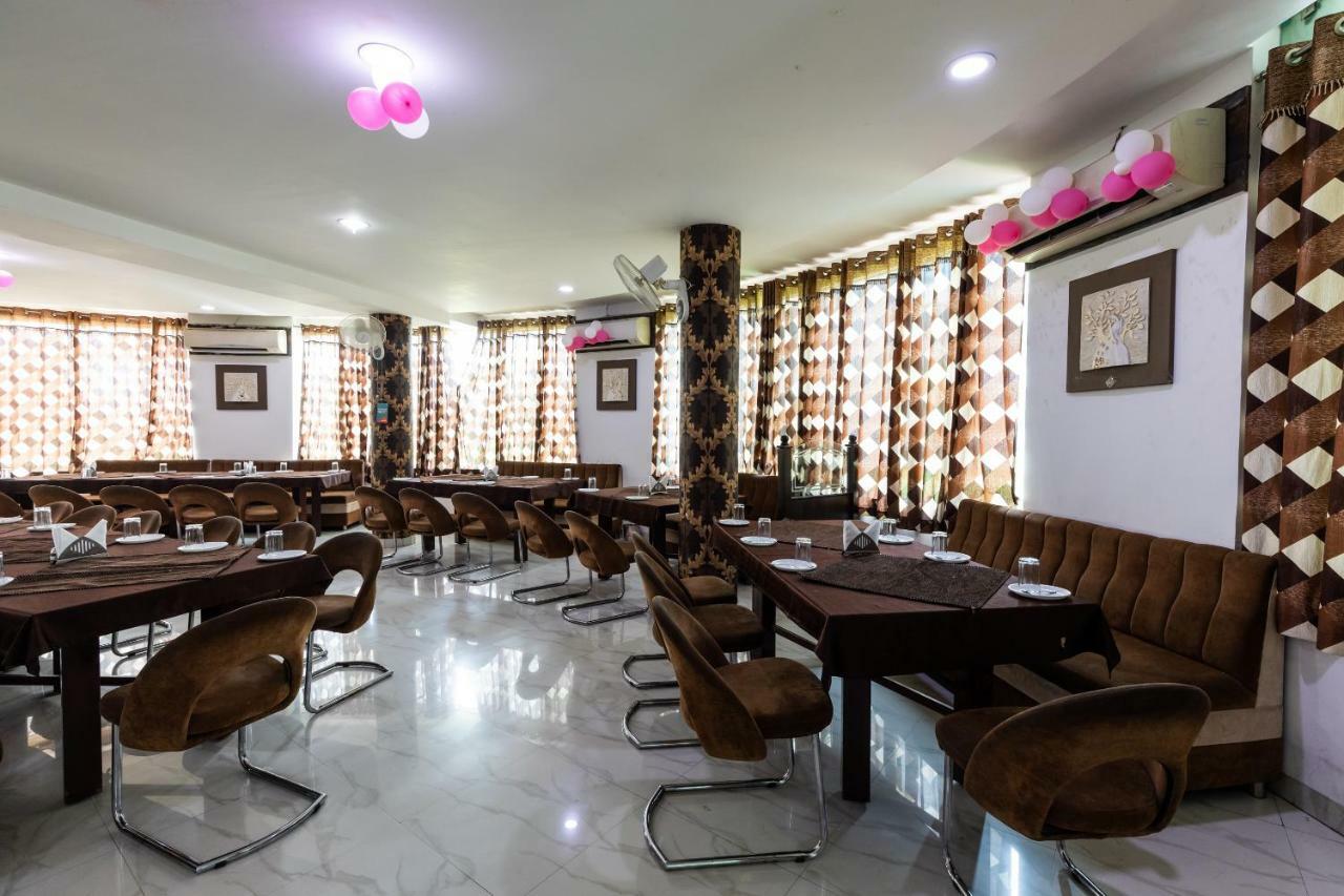 Oyo 42910 Hotel Rudra Palace Ratlam Exterior photo